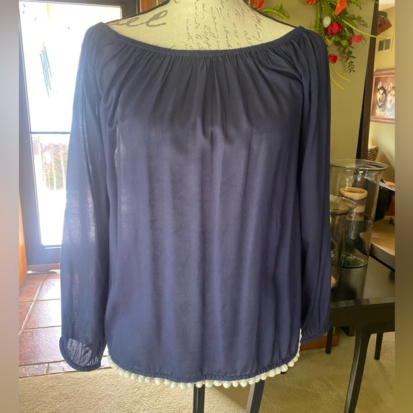 EUC Lilly Pulitzer Enna Top off shoulder True Navy/white pom pom trim - Picture 2 of 12